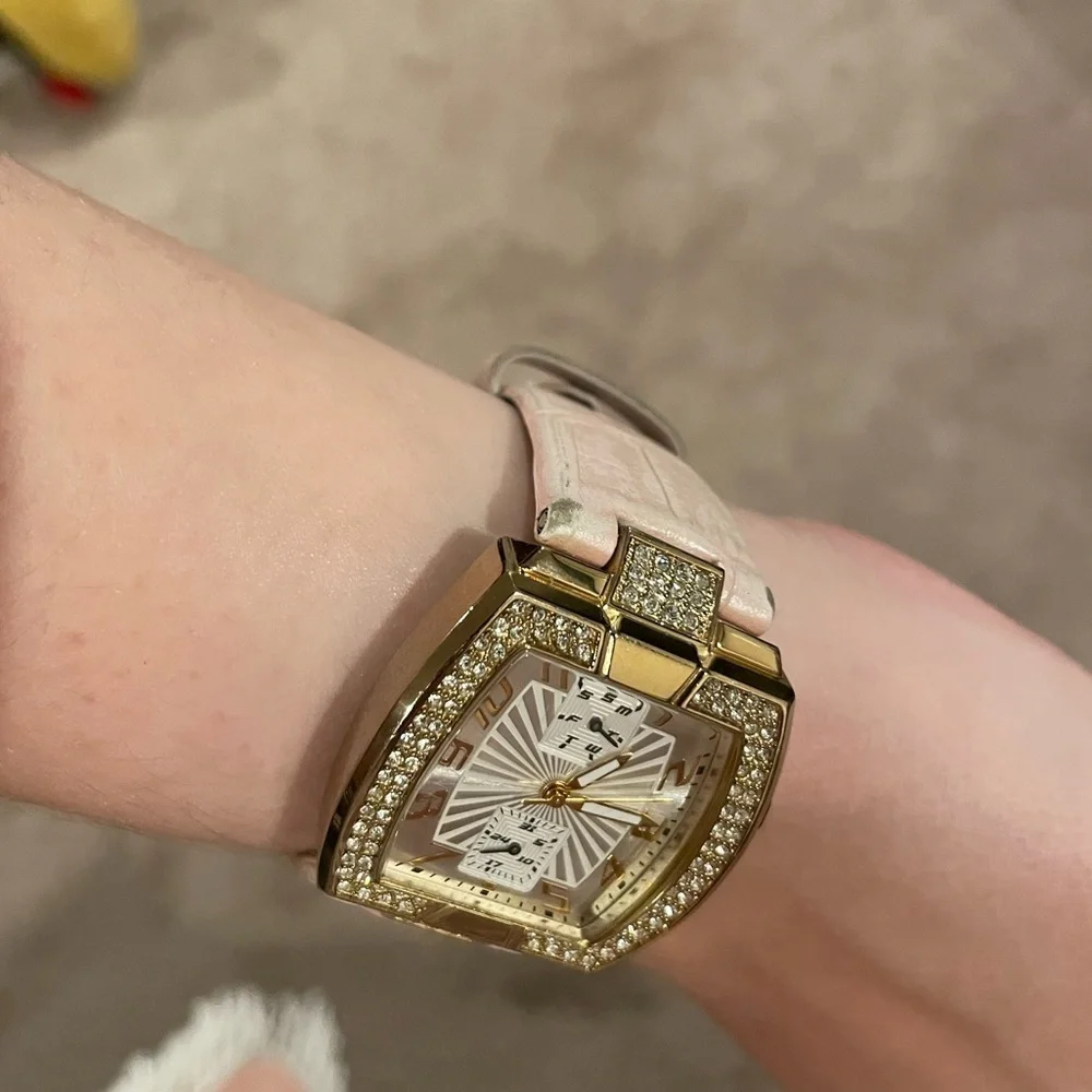 Guess watch needs new batteries